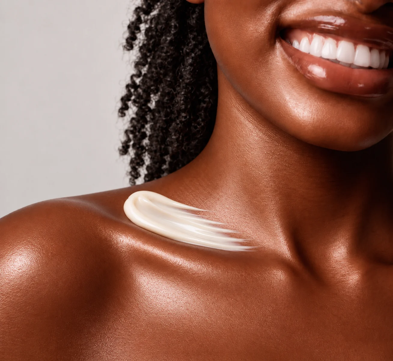 Radiant moisturized skin with a luminous smile